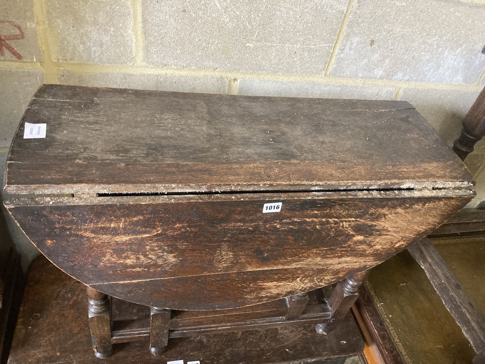 A small 18th century oak oval-topped gateleg table, width 83cm, length 96cm extended, height 62cm